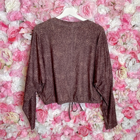 Evolution and Creation Yoga Wrap Top Sz L - Picture 5 of 5